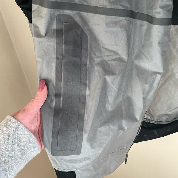 Nike Grey Pink Light- weight Revolution Elite
Football/Soccer Jacket Mens Size M - Picture 14 of 16